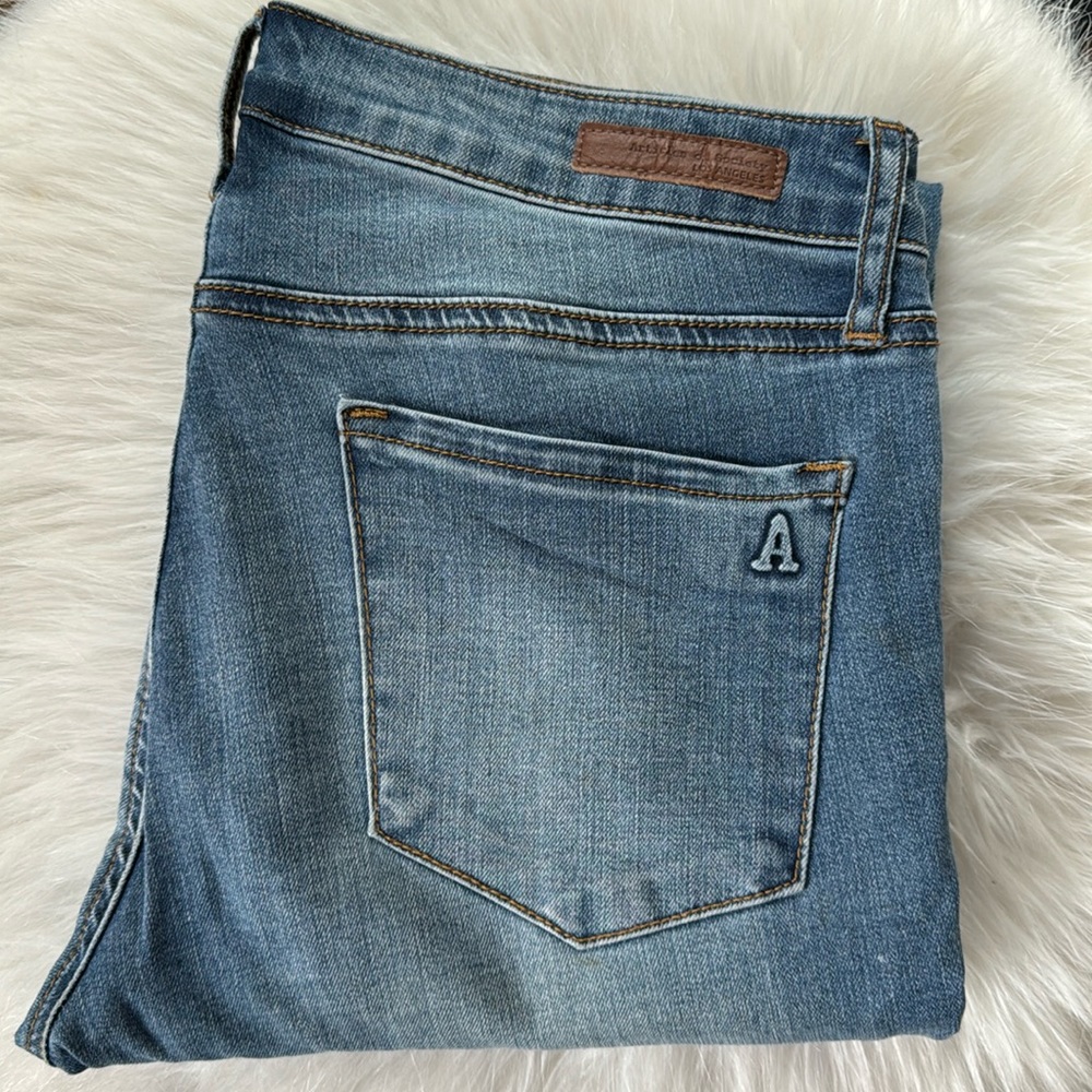 Articles of Society skinny Jeans size 28. Raw hem. Super soft and stretchy.